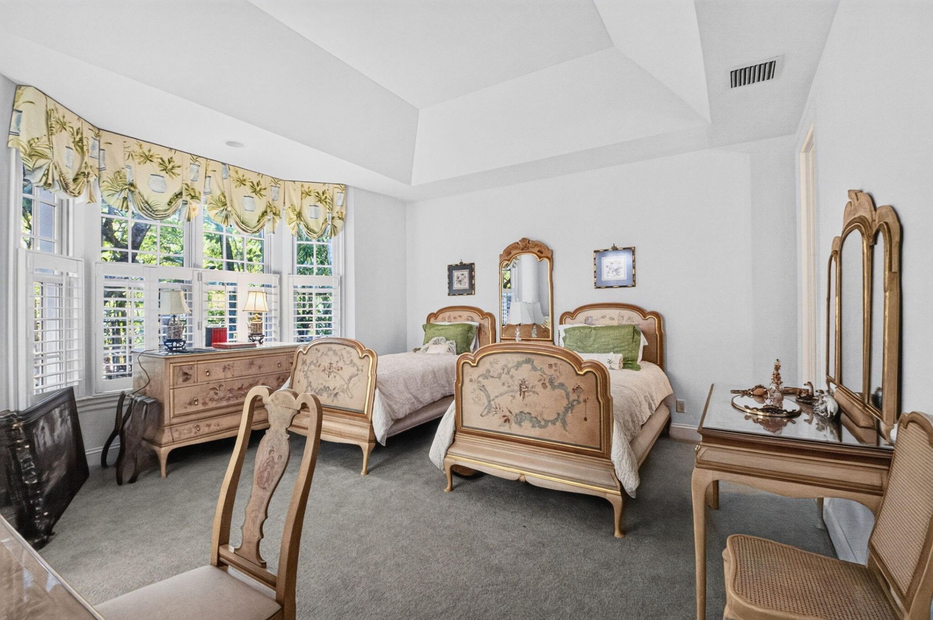255 Cherry Lane, Palm Beach, FL 33480 Photo