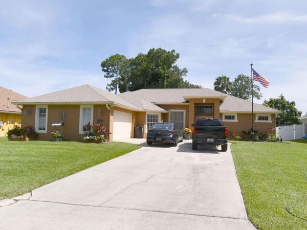 1018 SW HALEYBERRY Avenue, Port St. Lucie, FL 34953