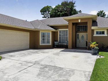 1018 SW HALEYBERRY Avenue, Port St. Lucie, FL 34953