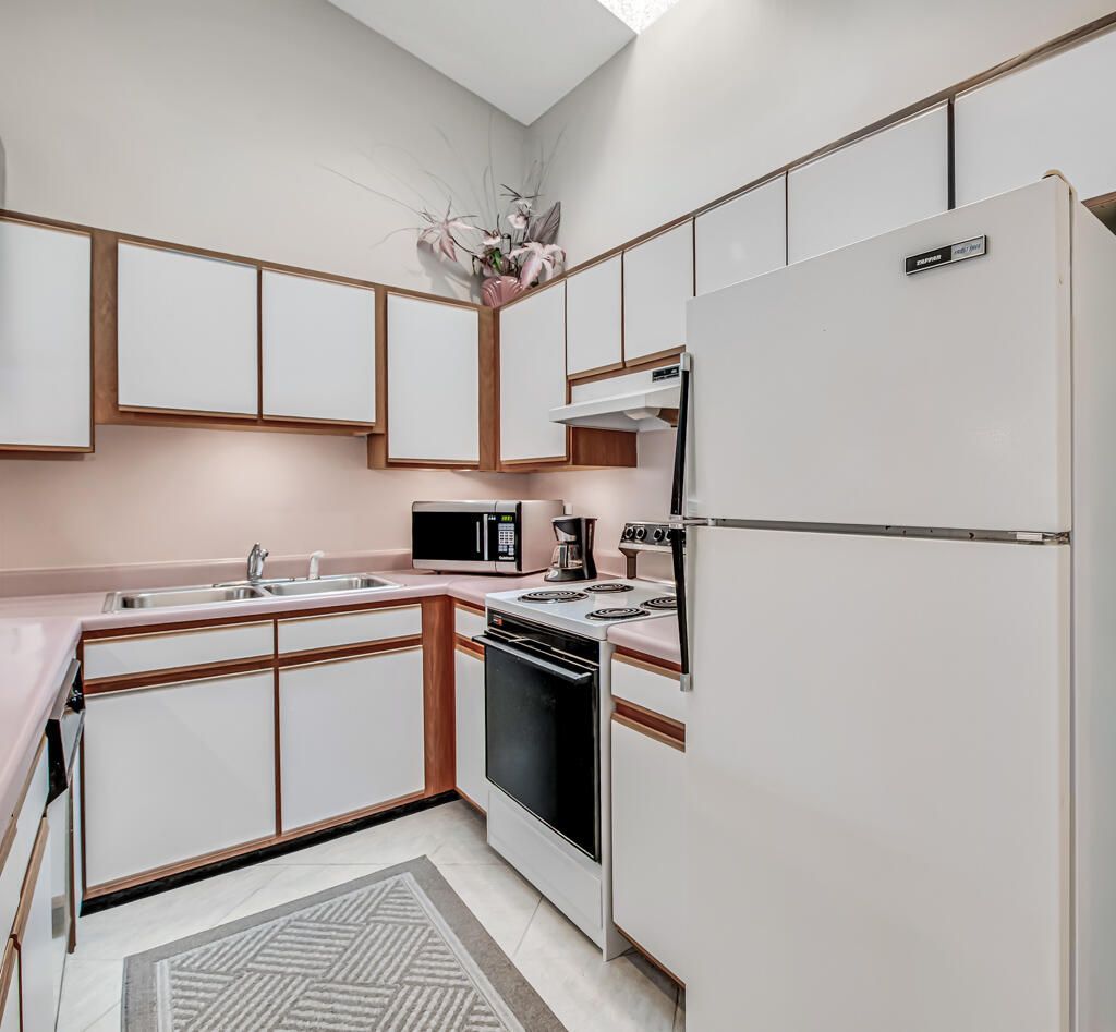 815 Andrew Redding Road, Unit 202, Lantana, FL 33462 Photo