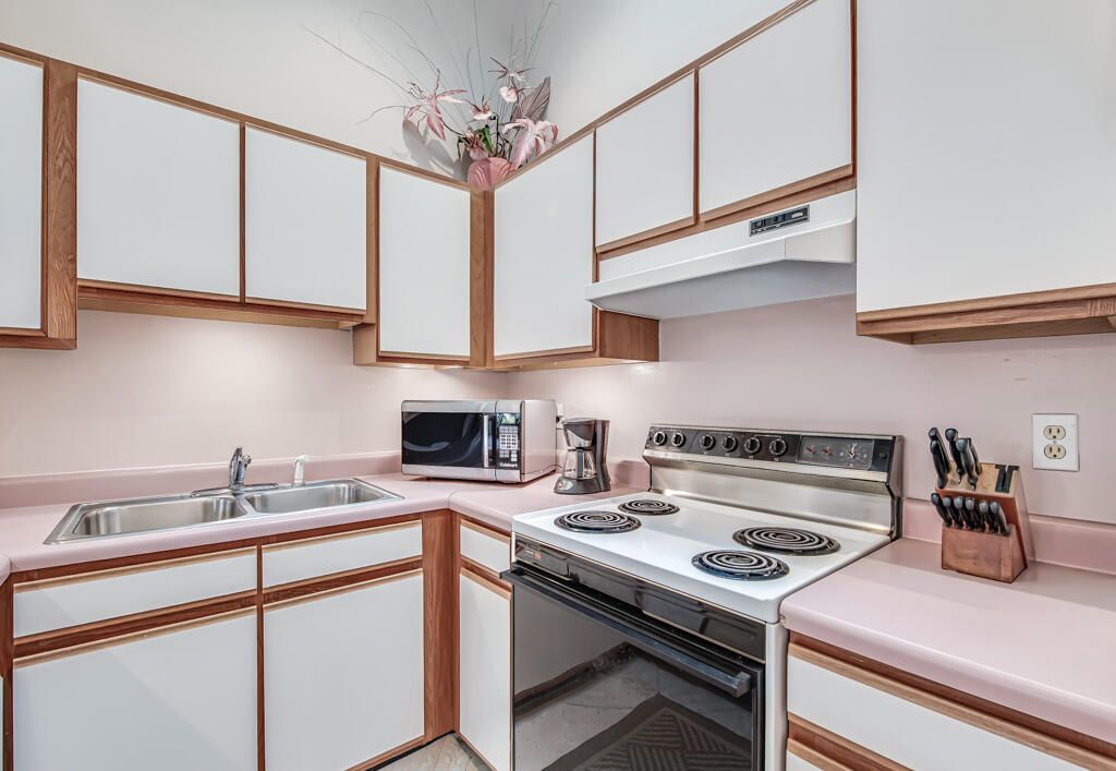 815 Andrew Redding Road, Unit 202, Lantana, FL 33462 Photo
