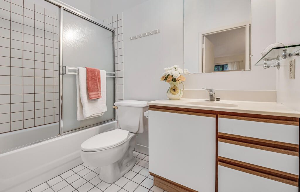 815 Andrew Redding Road, Unit 202, Lantana, FL 33462 Photo