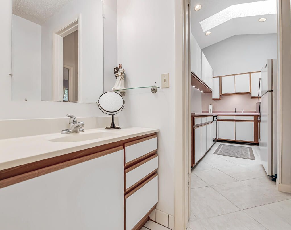 815 Andrew Redding Road, Unit 202, Lantana, FL 33462 Photo