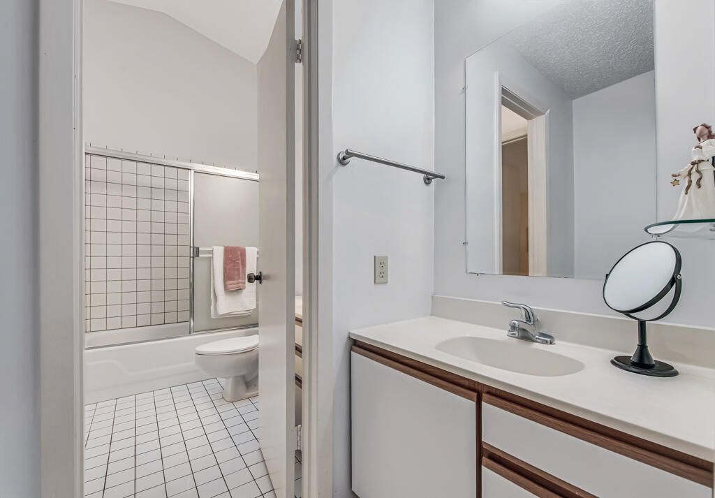 815 Andrew Redding Road, Unit 202, Lantana, FL 33462 Photo