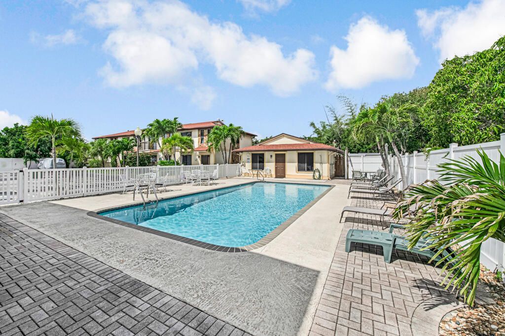 815 Andrew Redding Road, Unit 202, Lantana, FL 33462 Photo