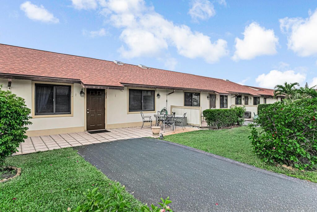 815 Andrew Redding Road, Unit 202, Lantana, FL 33462 Photo