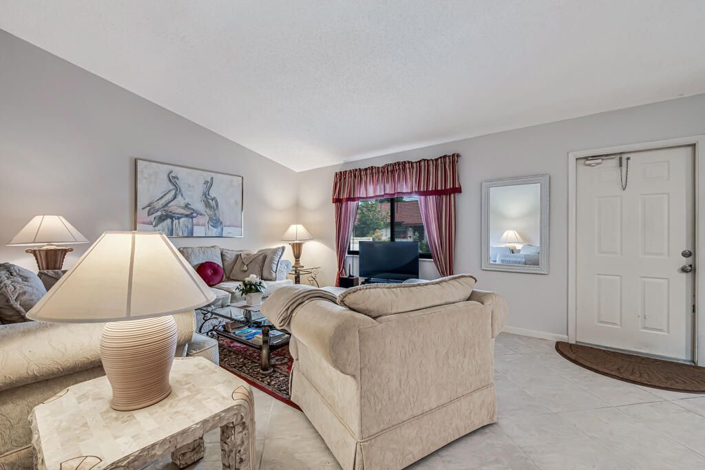 815 Andrew Redding Road, Unit 202, Lantana, FL 33462 Photo