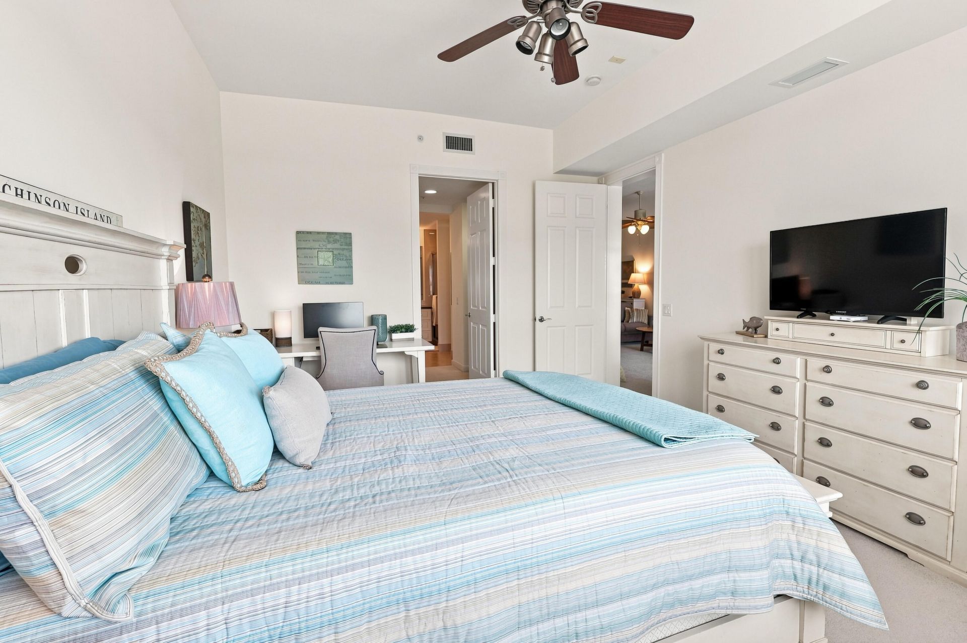26 Harbour Isle Drive W, Unit 102, Fort Pierce, FL 34949 Photo