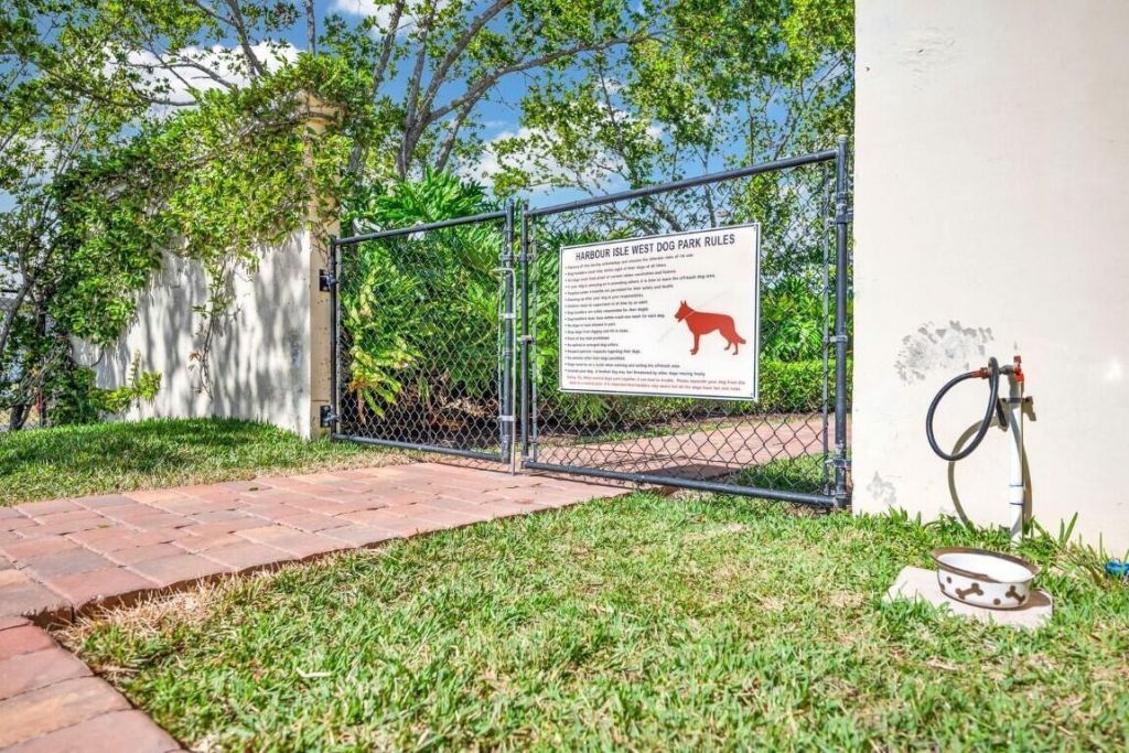 26 Harbour Isle Drive W, Unit 102, Fort Pierce, FL 34949 Photo