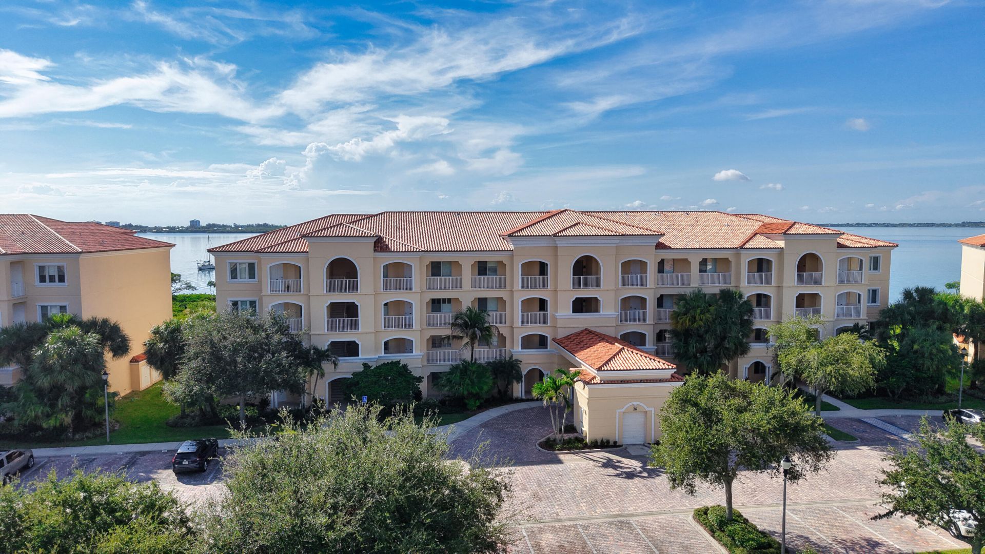 26 Harbour Isle Drive W, Unit 102, Fort Pierce, FL 34949 Photo
