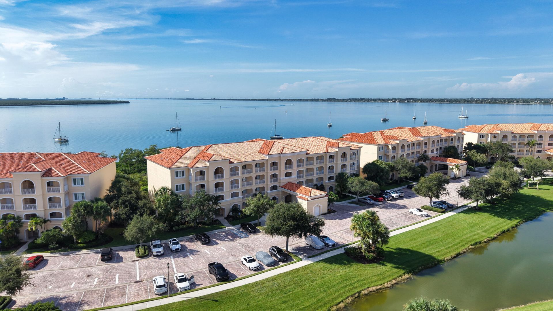 26 Harbour Isle Drive W, Unit 102, Fort Pierce, FL 34949 Photo