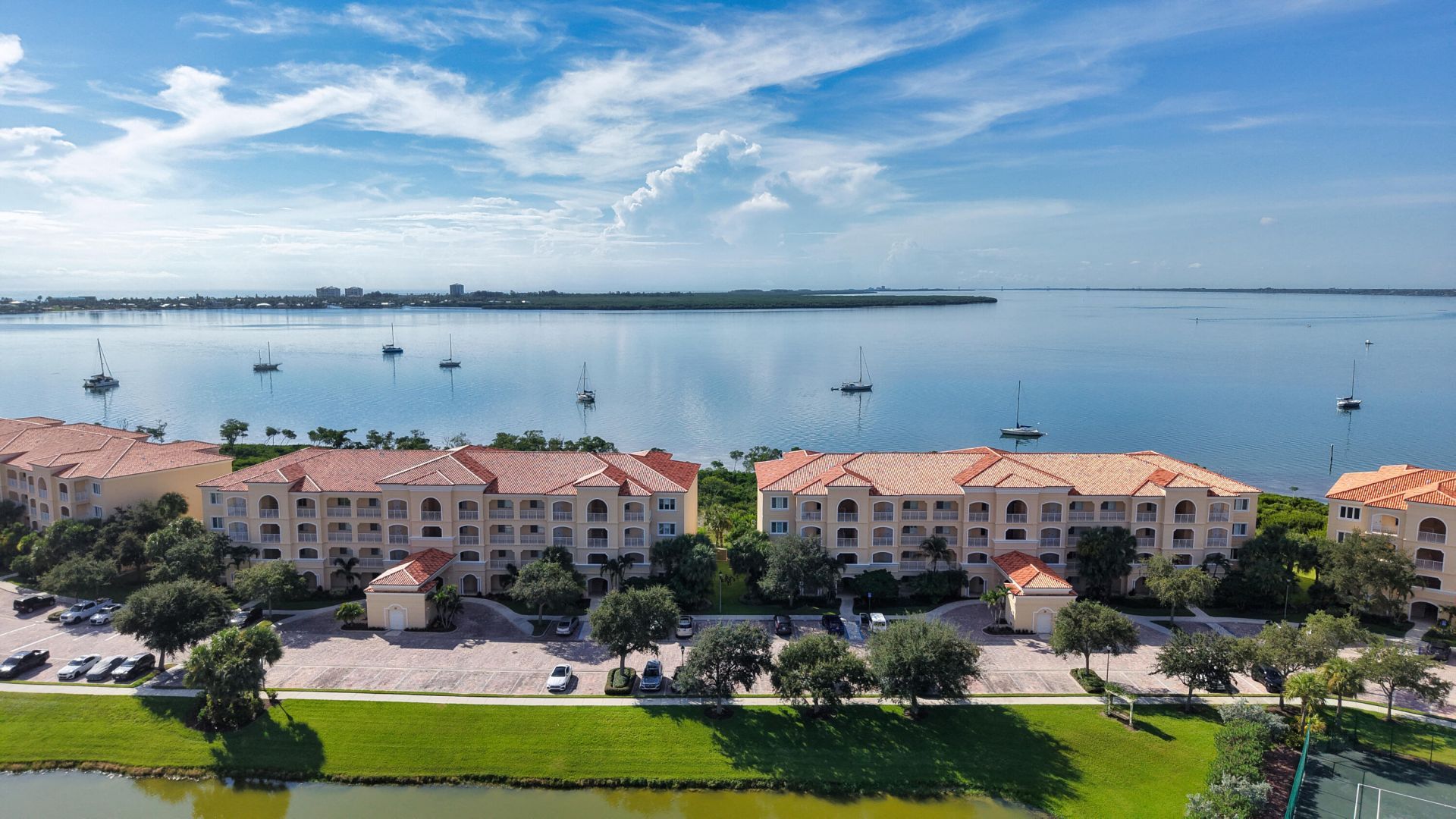 26 Harbour Isle Drive W, Unit 102, Fort Pierce, FL 34949 Photo