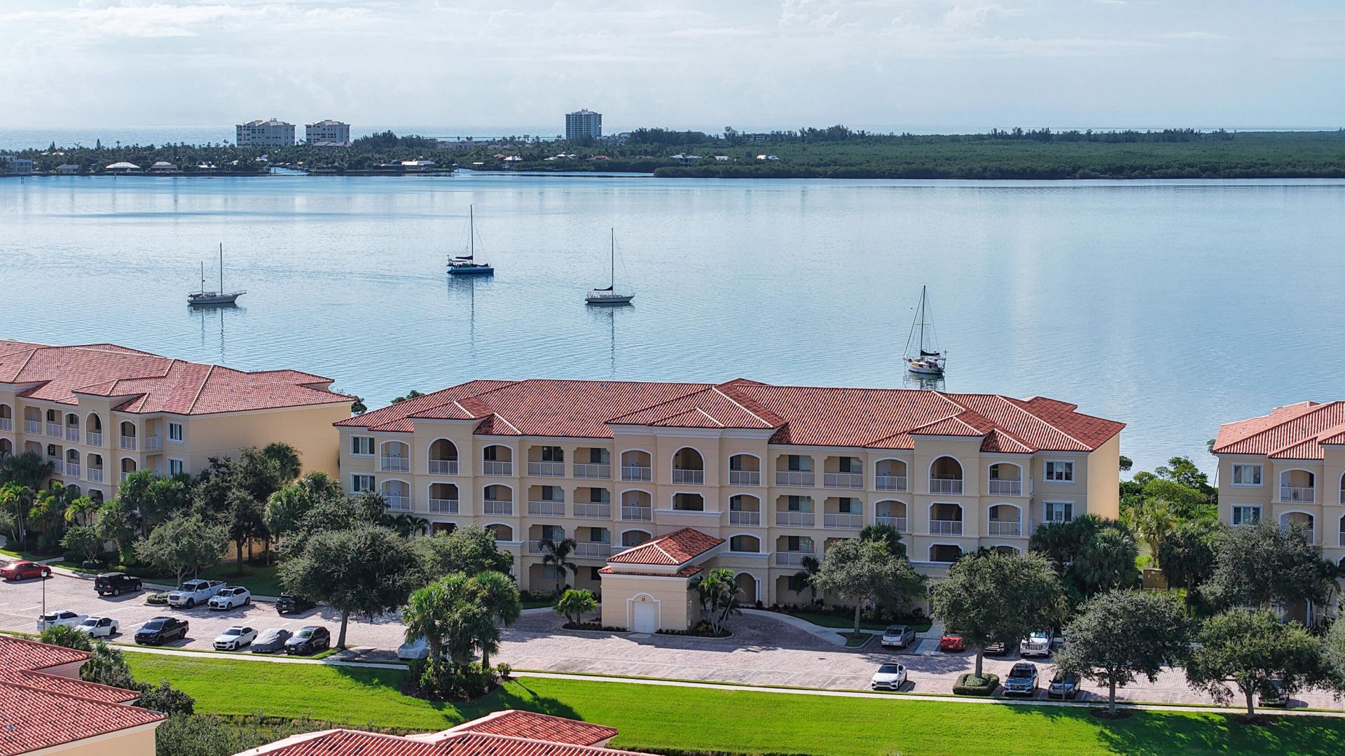 26 Harbour Isle Drive W, Unit 102, Fort Pierce, FL 34949 Photo