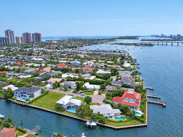 1050 Bimini Lane, Singer Island, FL 33404