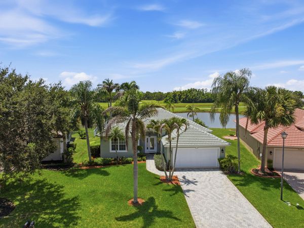 562 NW WAVERLY Circle, Port St. Lucie, FL 34983