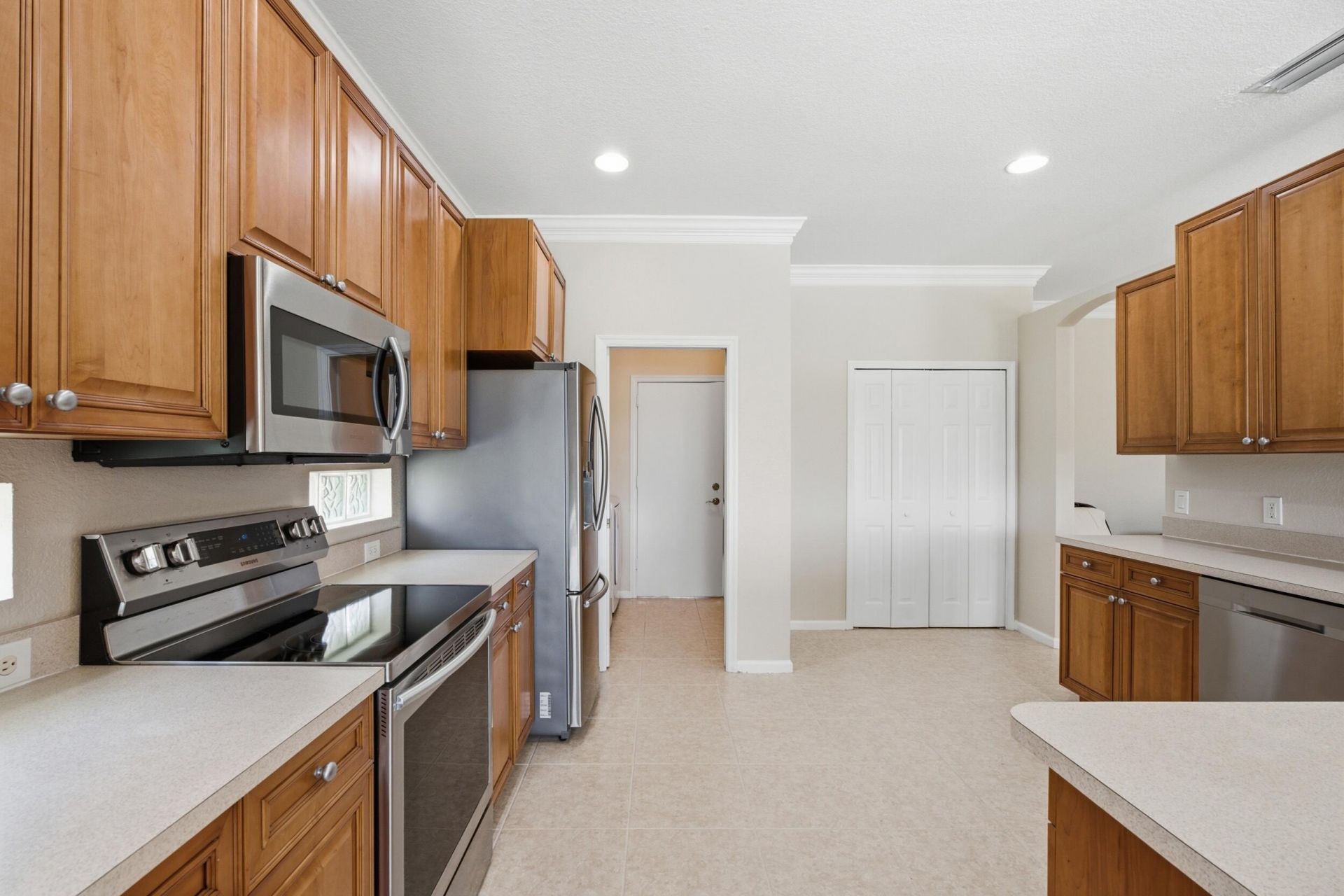 562 NW Waverly Circle, Port Saint Lucie, FL 34983 Photo
