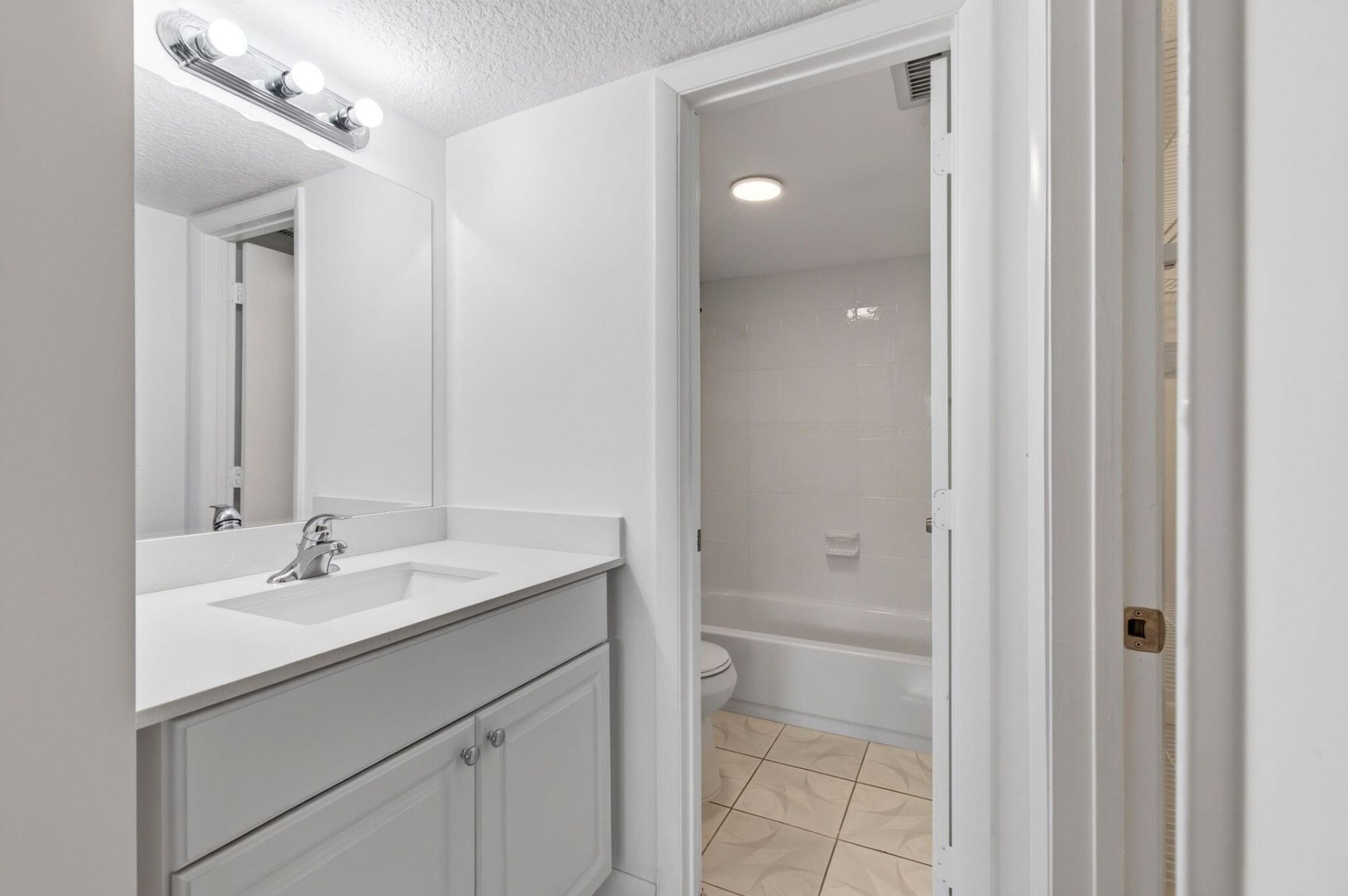 2720 Forest Hills Boulevard, Unit 102, Coral Springs, FL 33065 Photo