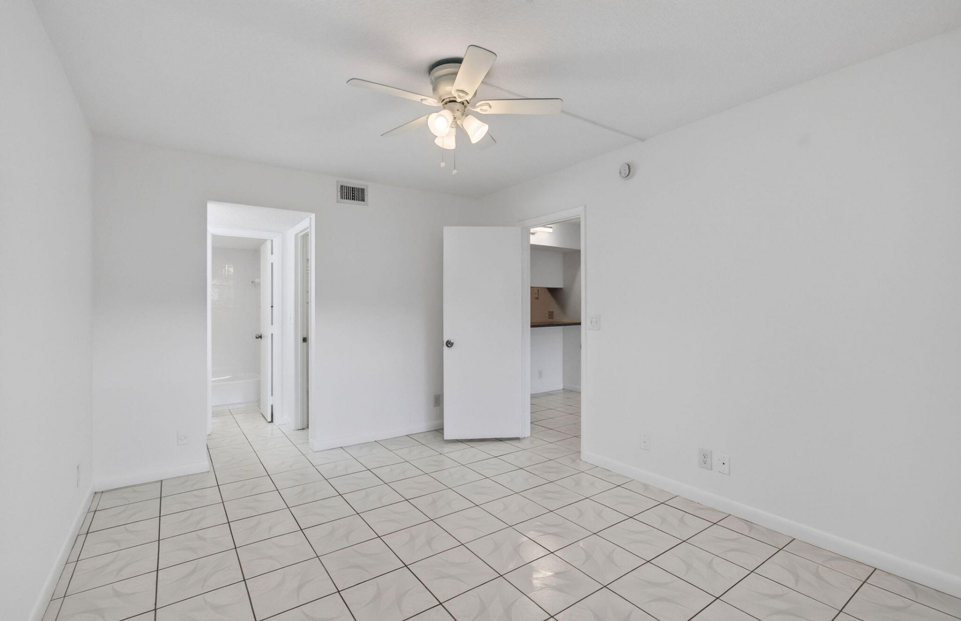 2720 Forest Hills Boulevard, Unit 102, Coral Springs, FL 33065 Photo