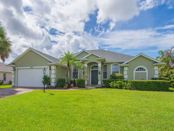 5625 Riverboat Circle SW, Vero Beach, FL 32968