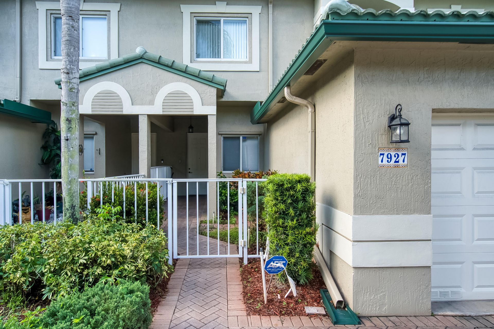 7927 Exeter Boulevard E, Tamarac, FL 33321 Photo