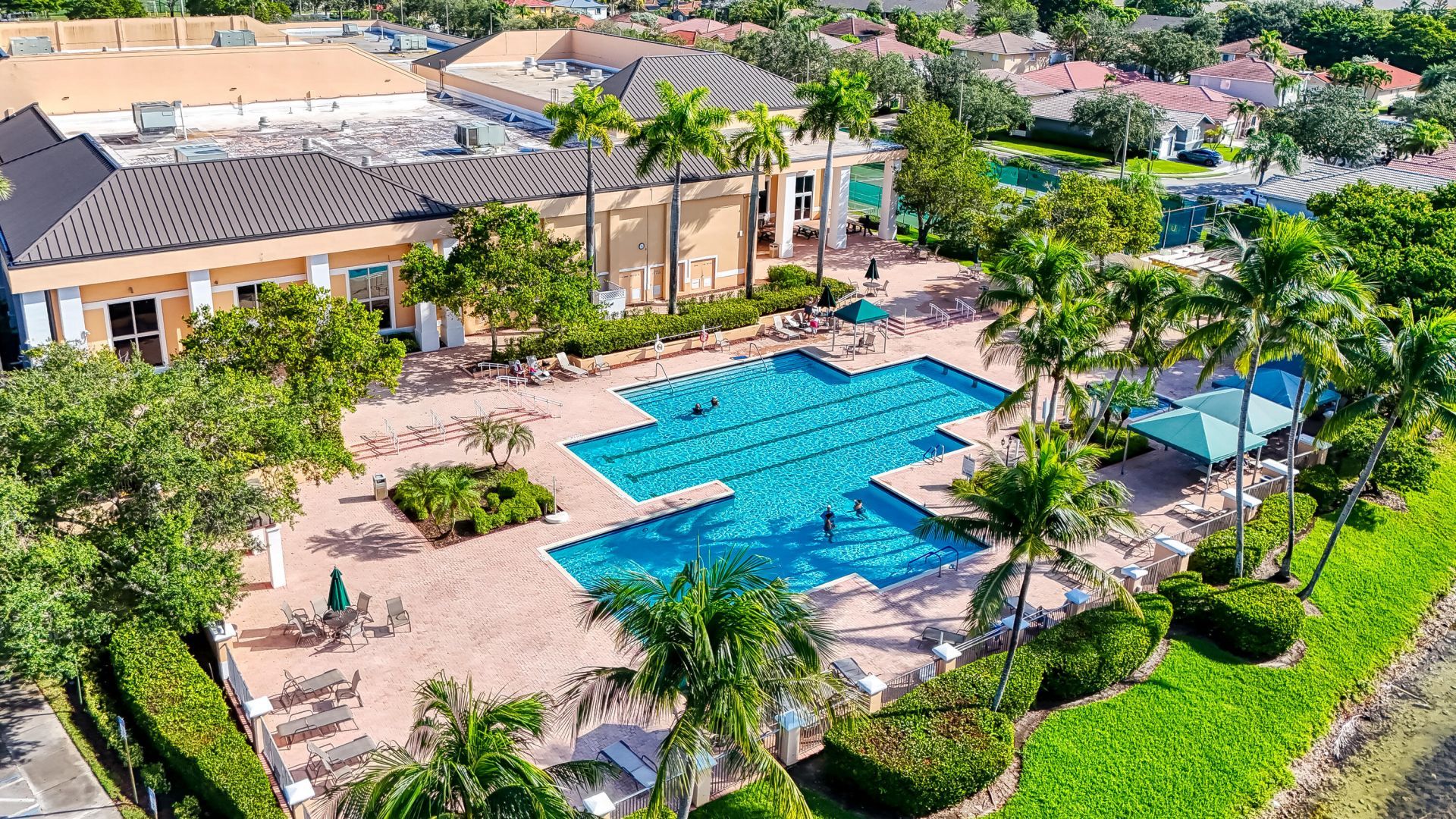7927 Exeter Boulevard E, Tamarac, FL 33321 Photo