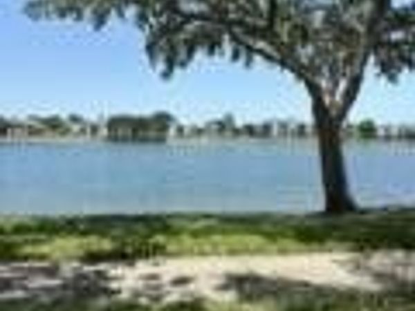 201 Lake Pointe Drive, Unit 107, Oakland Park, FL 33309
