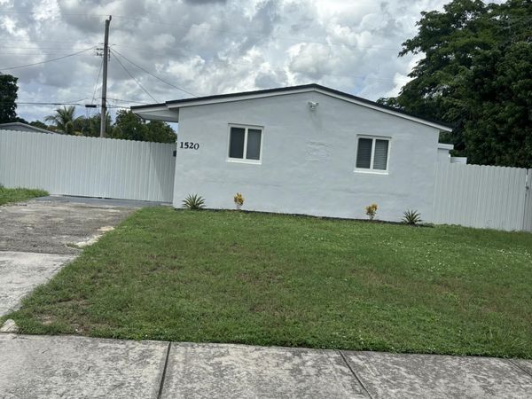1520 N 68th Terrace, Hollywood, FL 33024