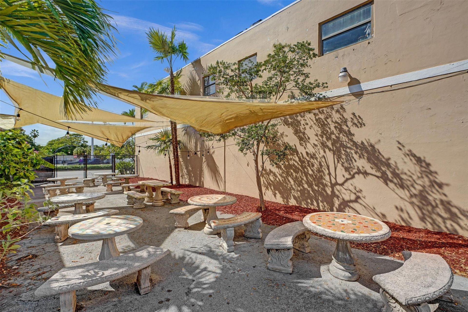 12831 W Dixie Highway, North Miami, FL 33161 Photo