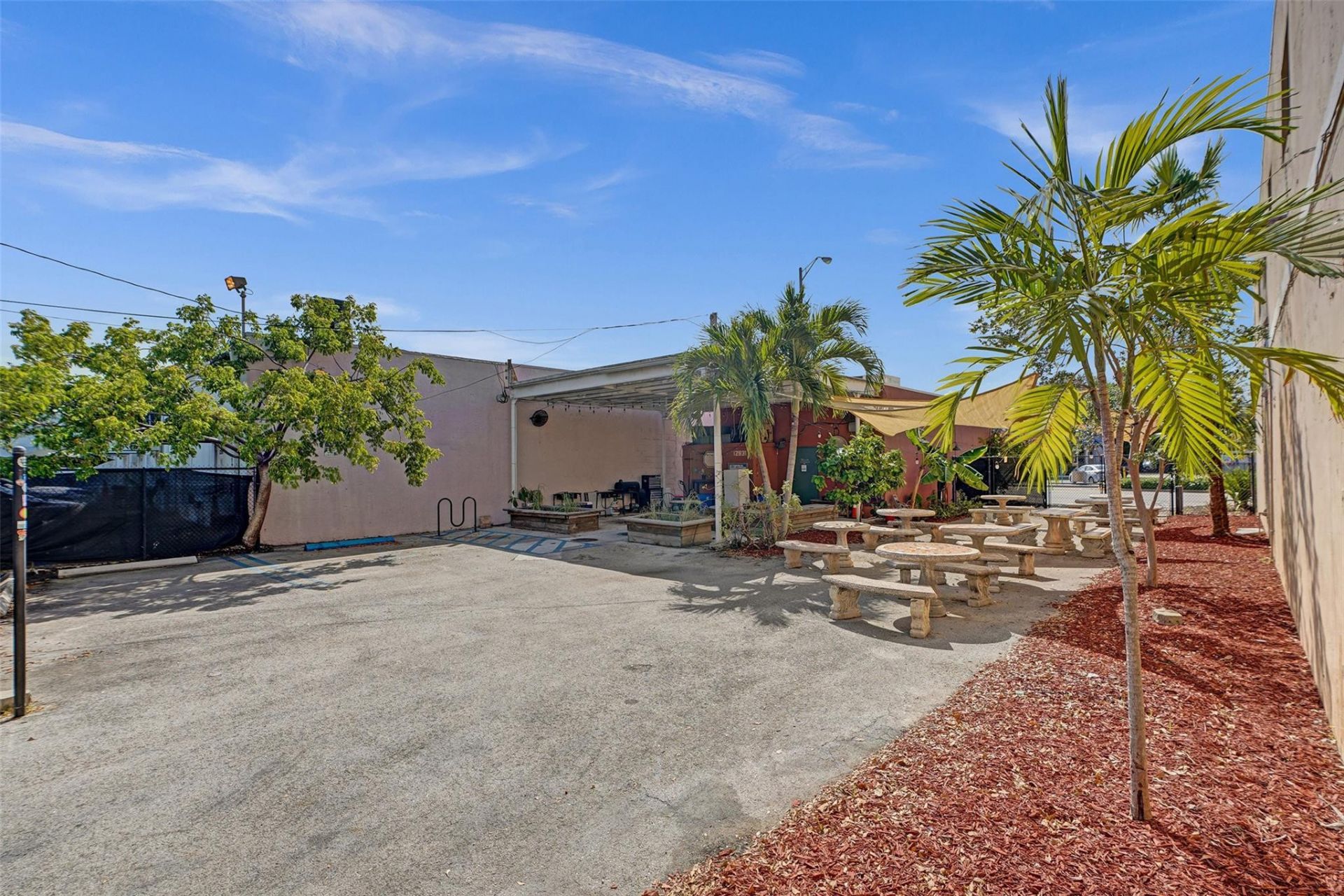 12831 W Dixie Highway, North Miami, FL 33161 Photo