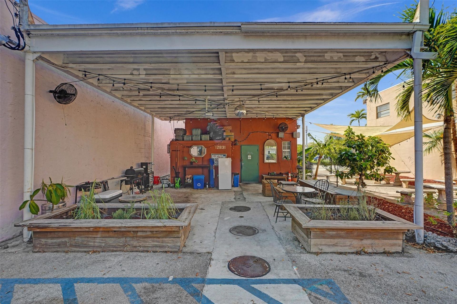 12831 W Dixie Highway, North Miami, FL 33161 Photo