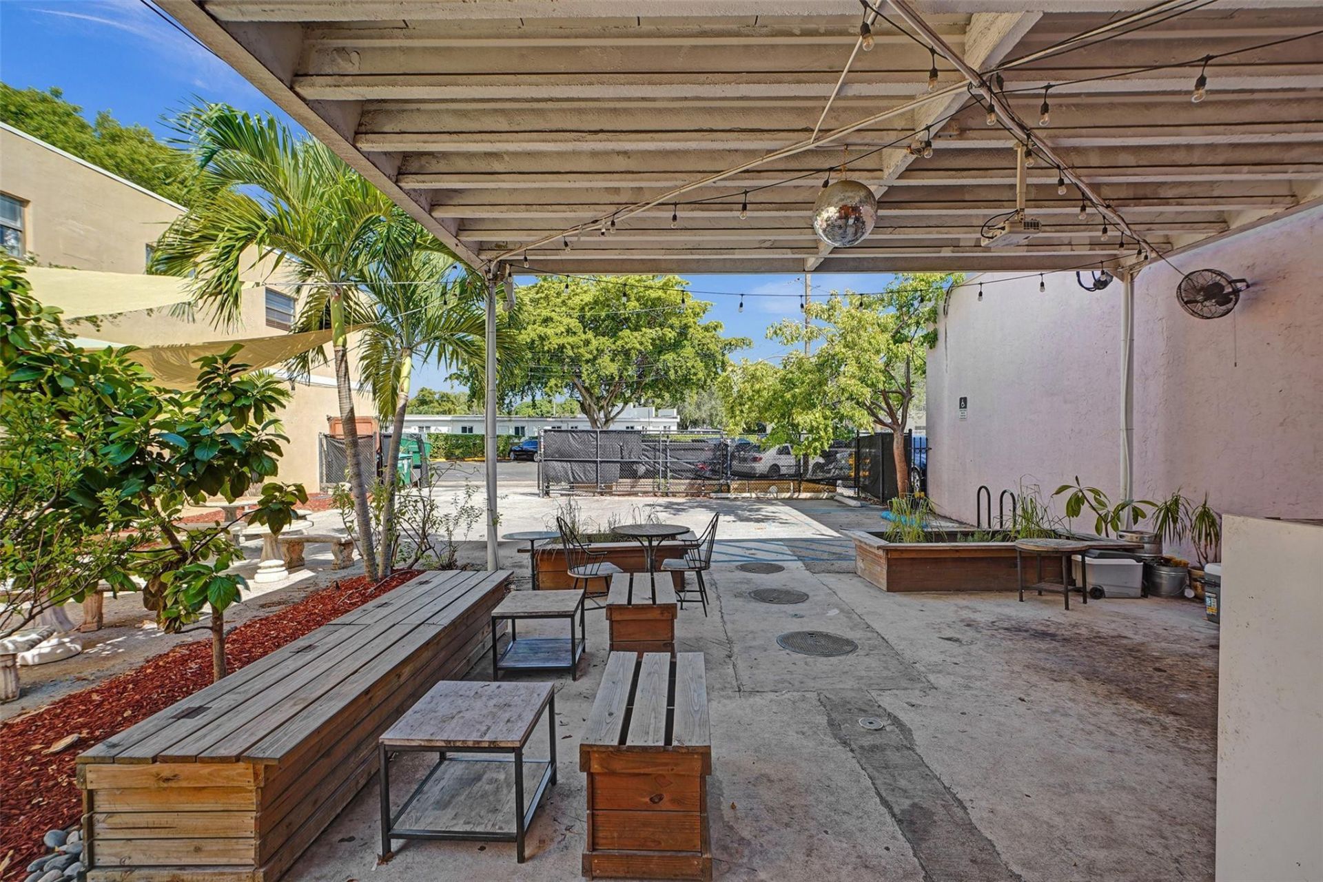 12831 W Dixie Highway, North Miami, FL 33161 Photo
