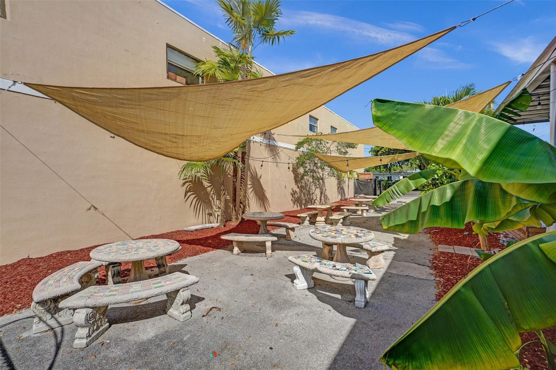 12831 W Dixie Highway, North Miami, FL 33161 Photo