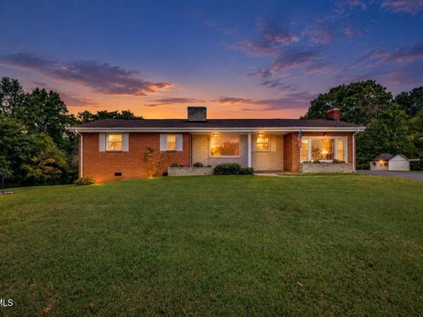 124 Tall Oak Circle, Johnson City, TN 37601