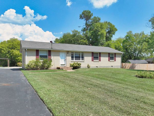 100 McBratney Dr, Hendersonville, TN 37075