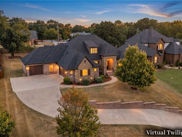 2105 NW Small Oaks Street , Bentonville, AR 72712