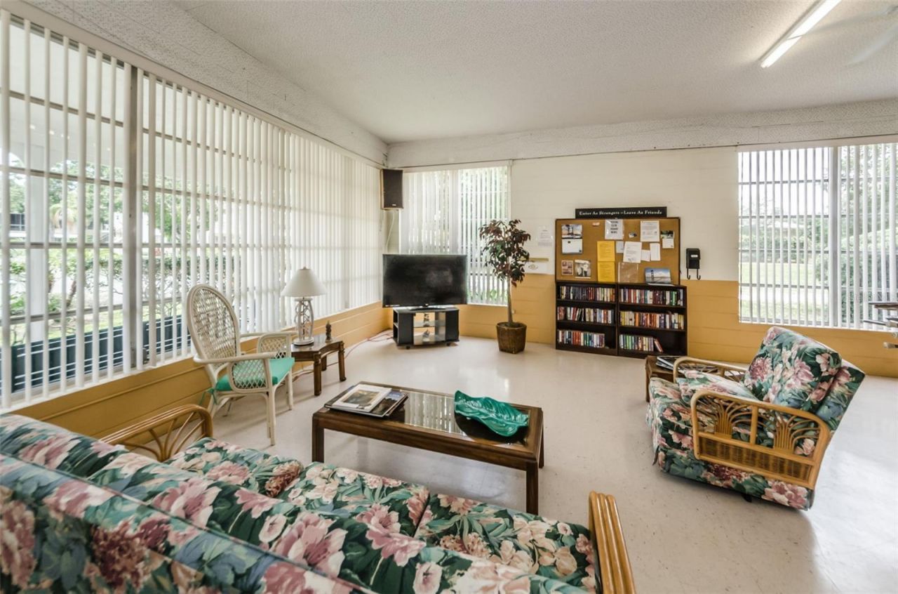 4300 58th Street N, Unit 1817, Kenneth City, FL 33709 Photo