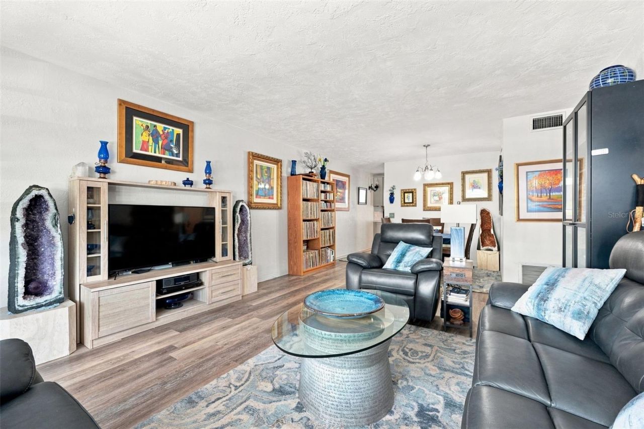 4300 58th Street N, Unit 1817, Kenneth City, FL 33709 Photo