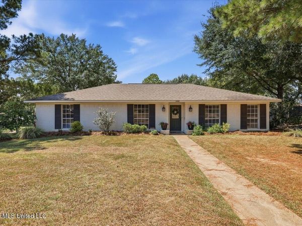 7105 Edgewater Drive, Ridgeland, MS 39157