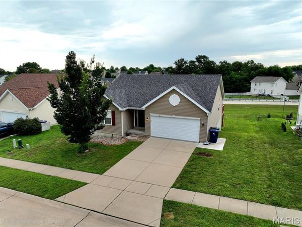 212 Limerick Avenue , Wentzville, MO 63385