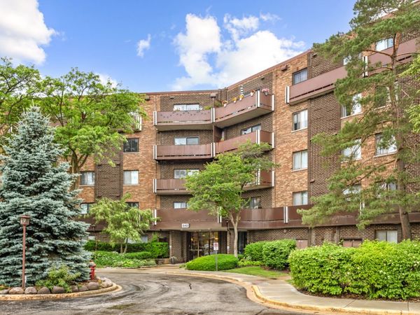 840 Wellington Avenue , Unit 218, Elk Grove Village, IL 60007