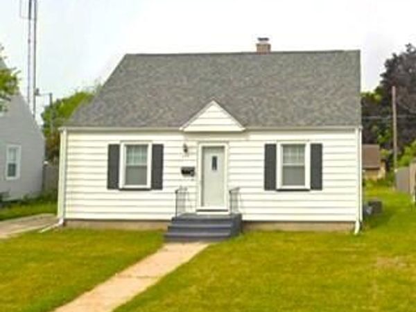 5512 37th Ave, Kenosha, WI 53144