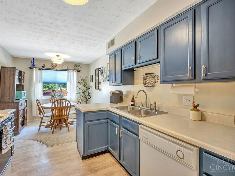 5365 Camelot Drive, Unit 42, Fairfield, OH 45014 Photo 2