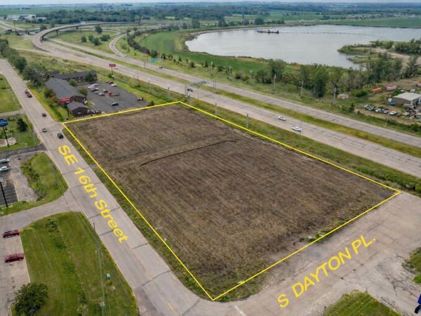 2400 SE 16th Street, Ames, IA 50010