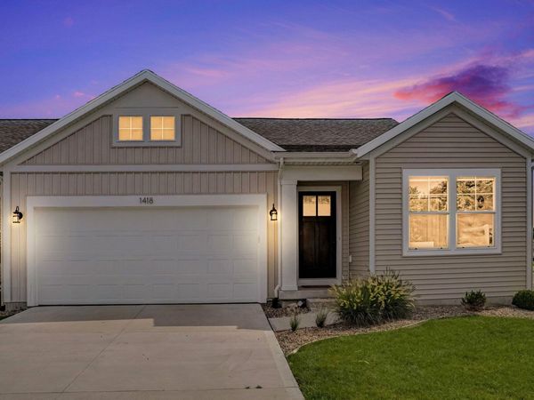 1418 N Village Circle, Kalamazoo, MI 49009