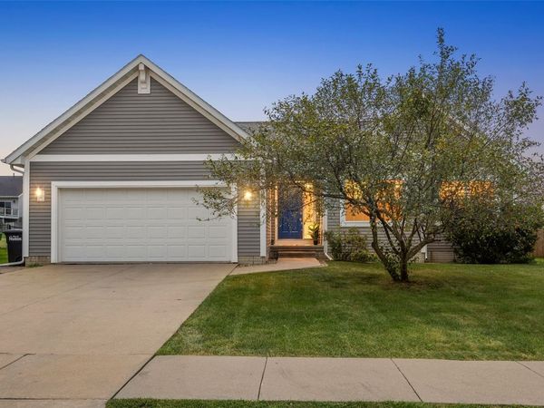 380 Oak Park Circle , Marion, IA 52302