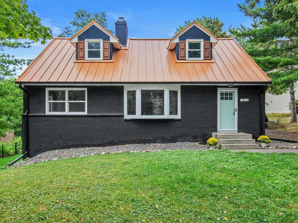3038 Victoria Street N, Roseville, MN 55113