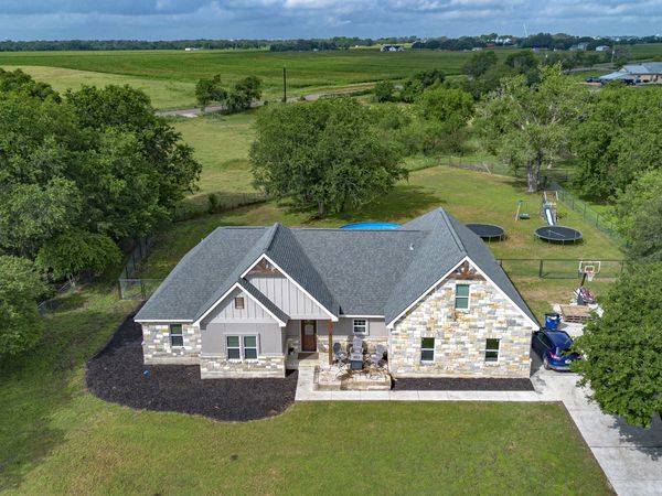 140 OAK SPRINGS DR, Seguin, TX 78155
