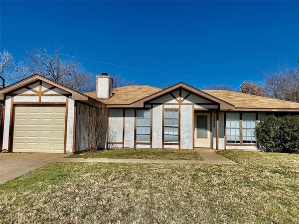 3809 Tamarron Lane, Arlington, TX 76017