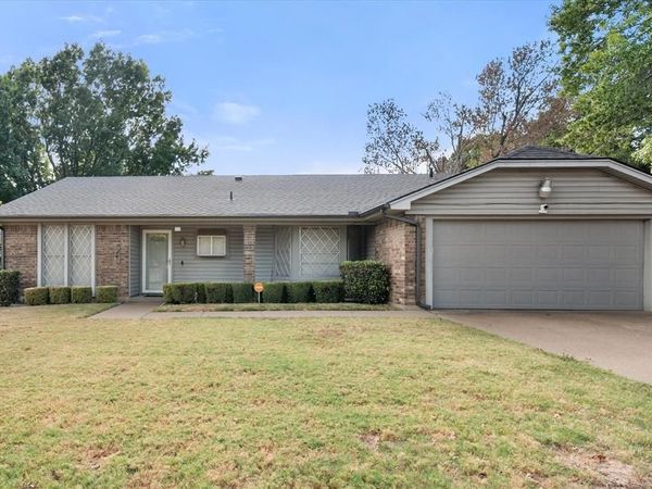 729 NW Charlyne Drive, Burleson, TX 76028