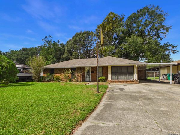 1027 Bruce Dr, Denham Springs, LA 70726